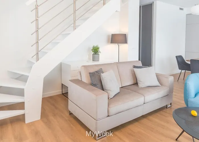 Factory Polanica, Myweek דירה