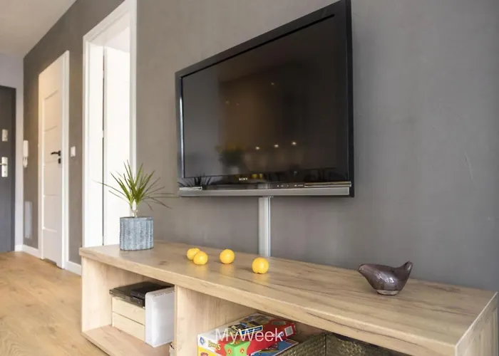 Factory Polanica, Myweek פולניסה-ז'דוז'