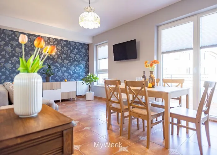 Factory Polanica, Myweek * פולניסה-ז'דוז'